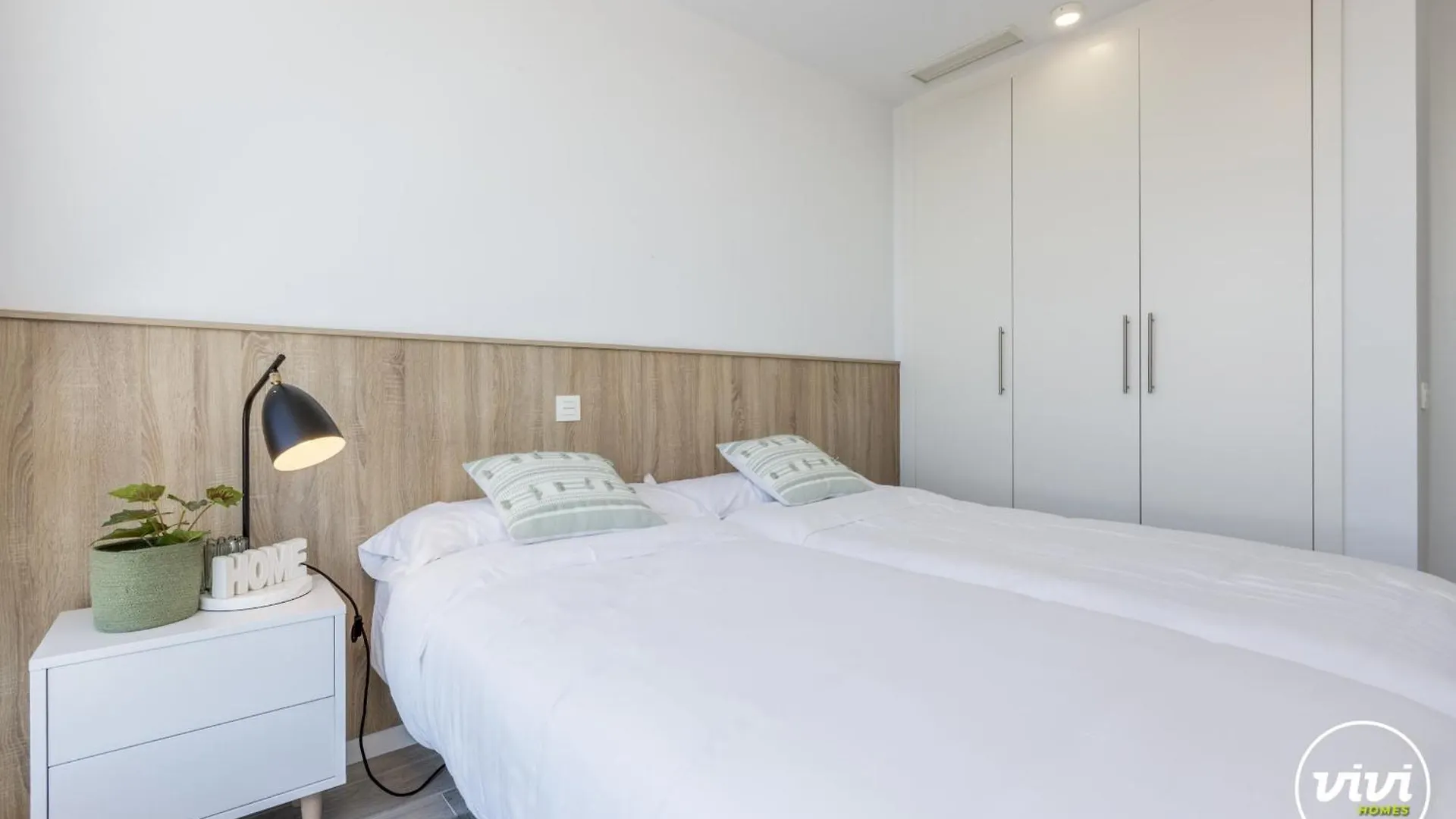 Vivi Homes - Sonrisa Pool, Terrace, Golf & Beach 에스테포나 0*,  스페인