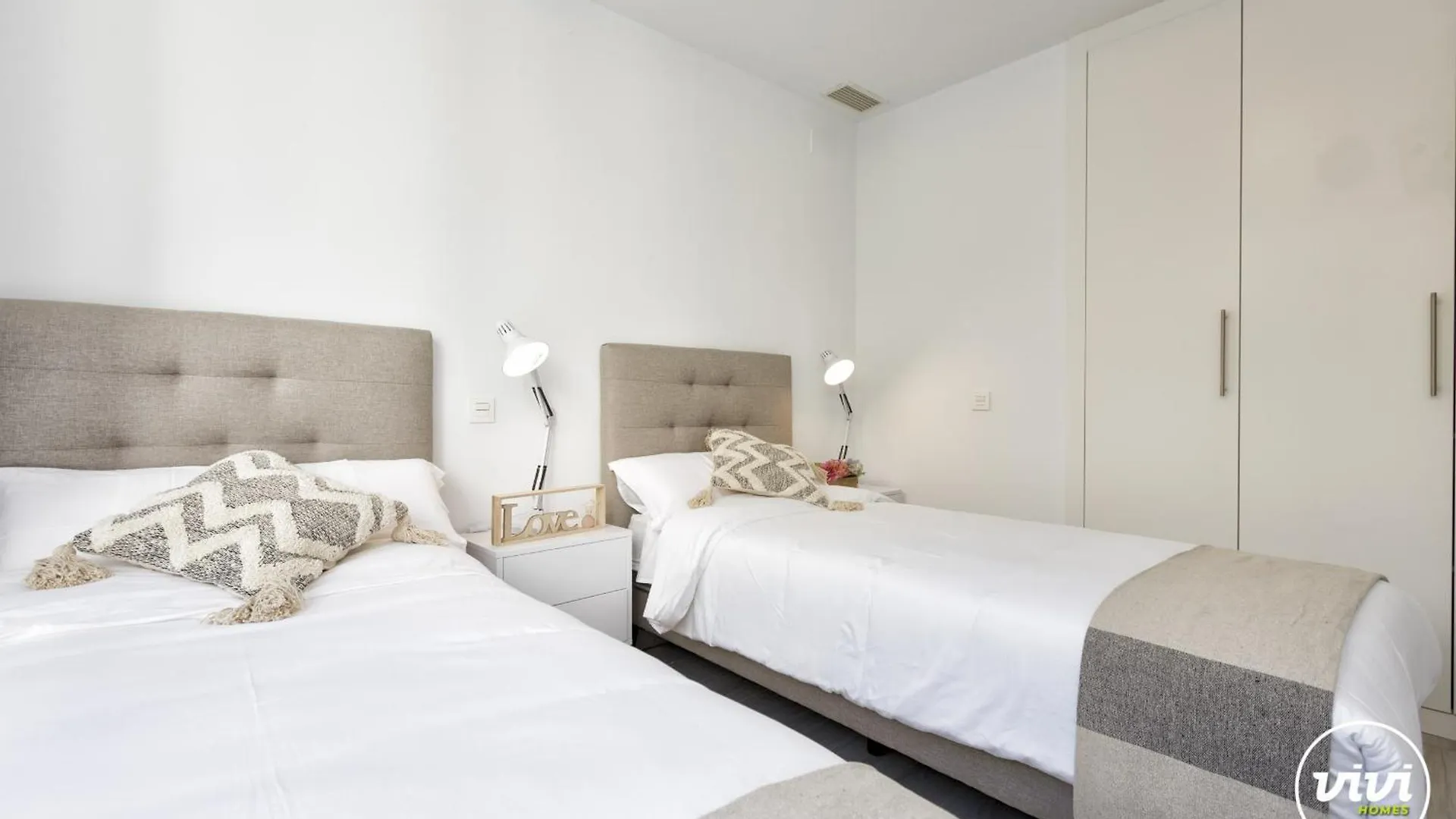Vivi Homes - Sonrisa Pool, Terrace, Golf & Beach 에스테포나 0*,